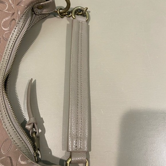 Vera Wang Signature Satchel - Picture 5 of 6